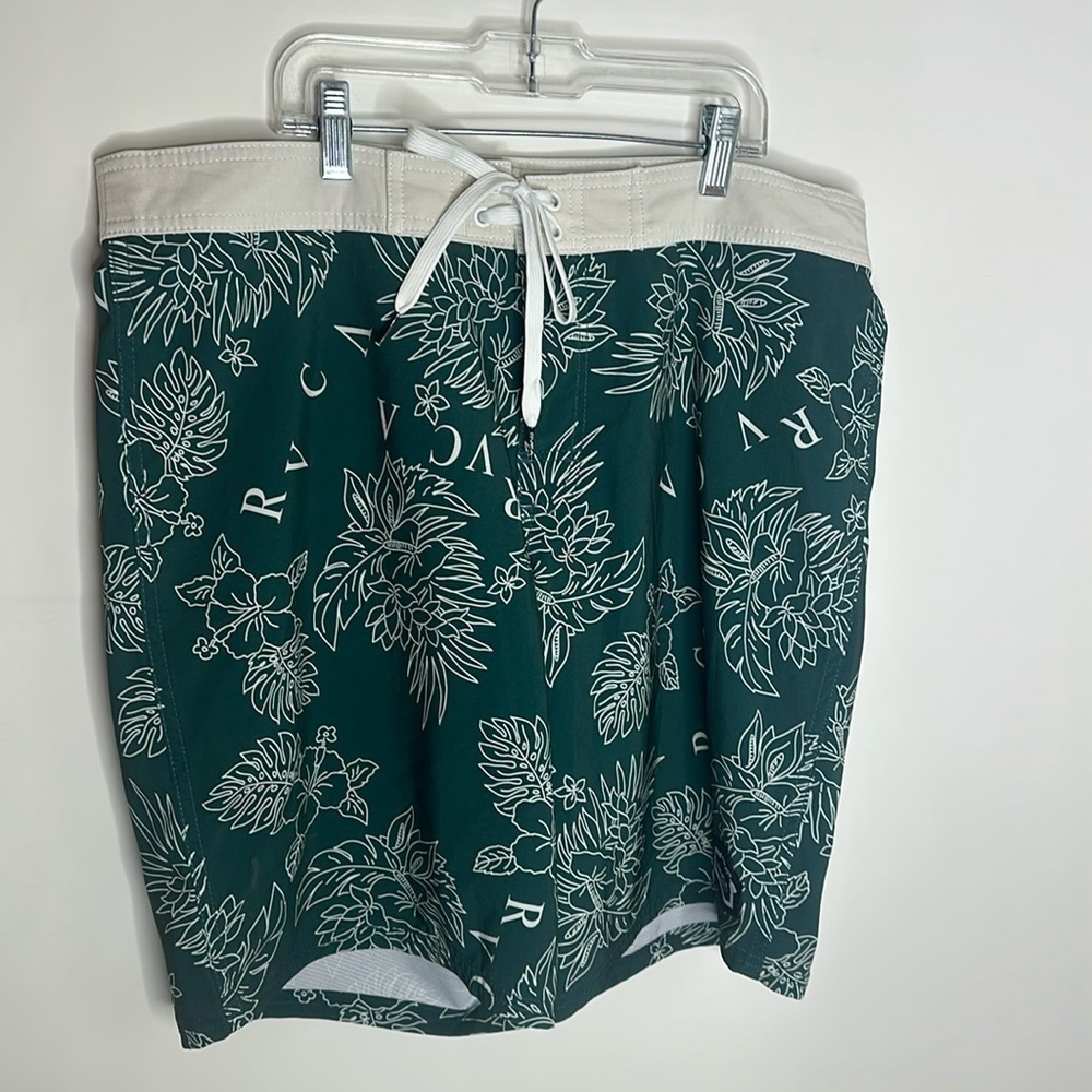 RVCA men’s board swim shorts trunks size 34 EUC